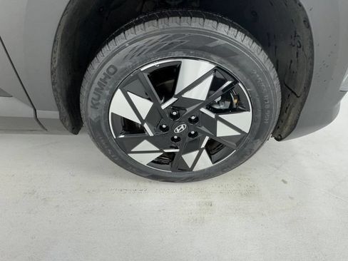 Used 2025 Hyundai Kona SEL FWD image 9