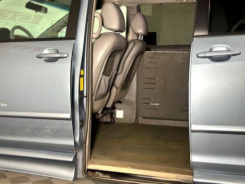 Used 2010 Toyota Sienna XLE image 15