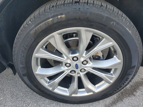 Used 2023 Ford Explorer XLT w/ Equipment Group 202A image 29