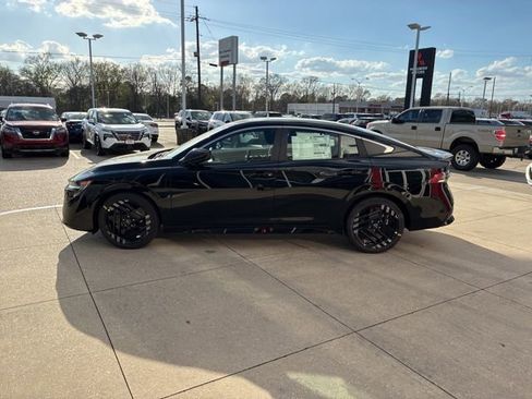 New 2026 Nissan Sentra SR w/ Floor Mat Package FWD image 4