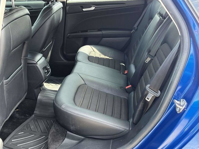 Used 2018 Ford Fusion SE w/ Equipment Group 201A FWD image 15