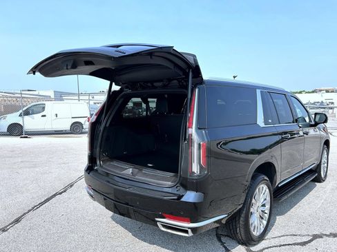 Used 2023 Cadillac Escalade ESV Premium Luxury AWD/4WD image 23