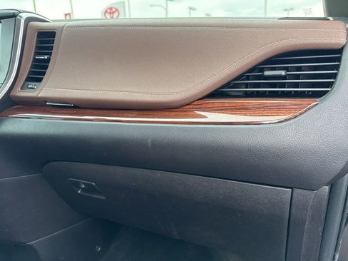 Used 2017 Toyota Sienna Limited image 16