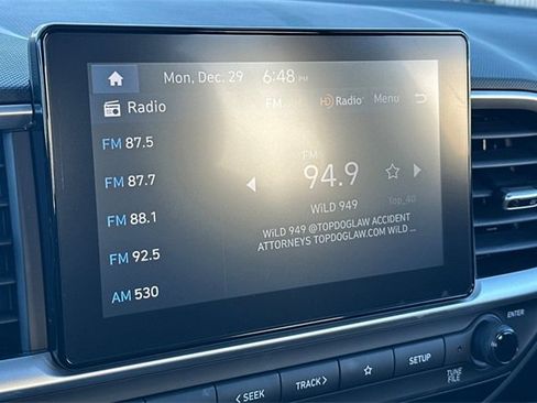 Used 2024 Hyundai Venue SEL image 21