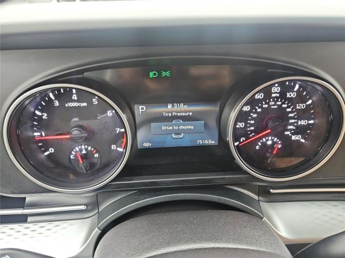 Used 2023 Kia Carnival LX image 20