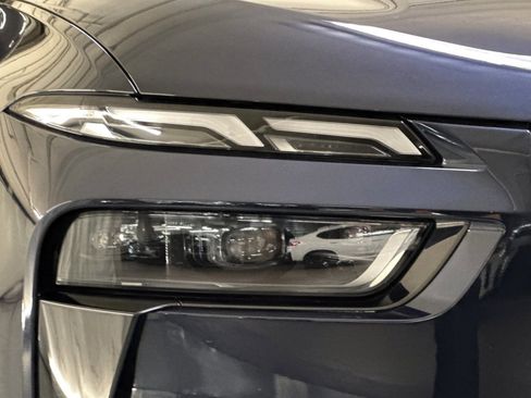 Certified 2024 BMW X7 xDrive40i w/ Executive Package image 11