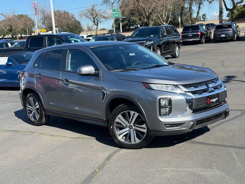 Used 2024 Mitsubishi Outlander Sport SE image 2