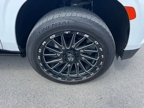 Used 2022 Chevrolet Tahoe High Country AWD/4WD image 12