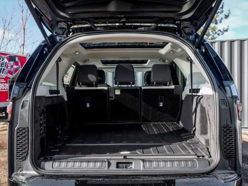 New 2026 Land Rover Discovery Dynamic SE image 8