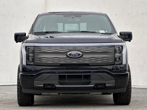 Used 2023 Ford F150 Lightning Lariat image 8