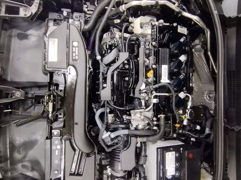 Used 2024 Toyota Corolla Cross L image 7