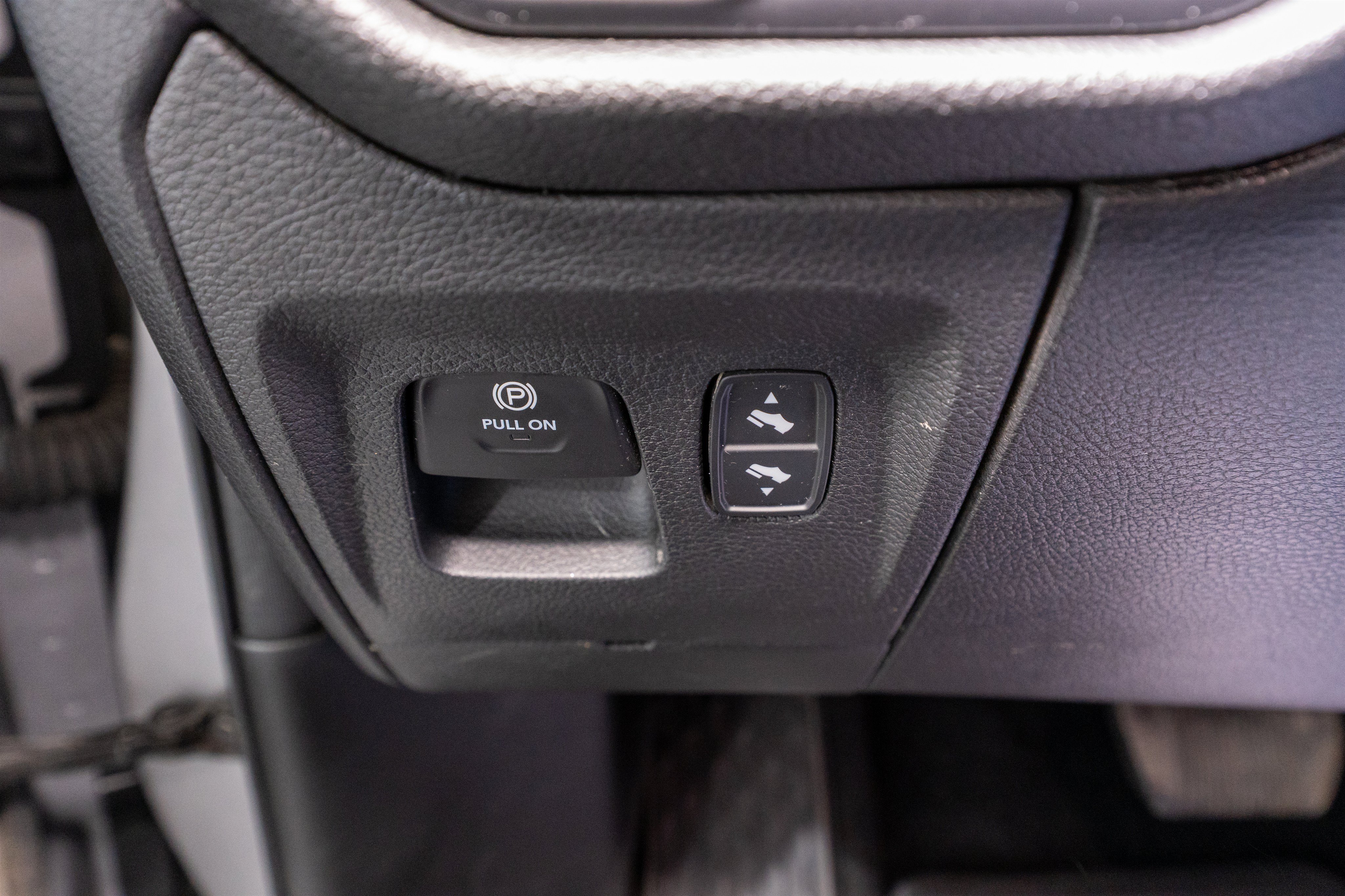 Used 2025 RAM 1500 Laramie AWD/4WD image 31