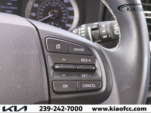 Used 2022 Hyundai Venue Limited image 25