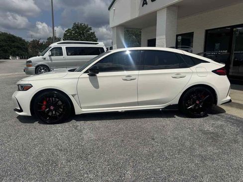 Used 2025 Honda Civic Type R image 9