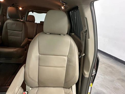 Used 2018 Toyota Sienna XLE w/ XLE Navigation Package image 22