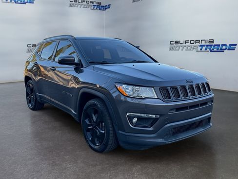 Used 2019 Jeep Compass Altitude image 3