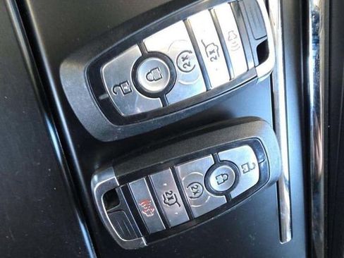 Used 2024 Ford Expedition XLT image 18