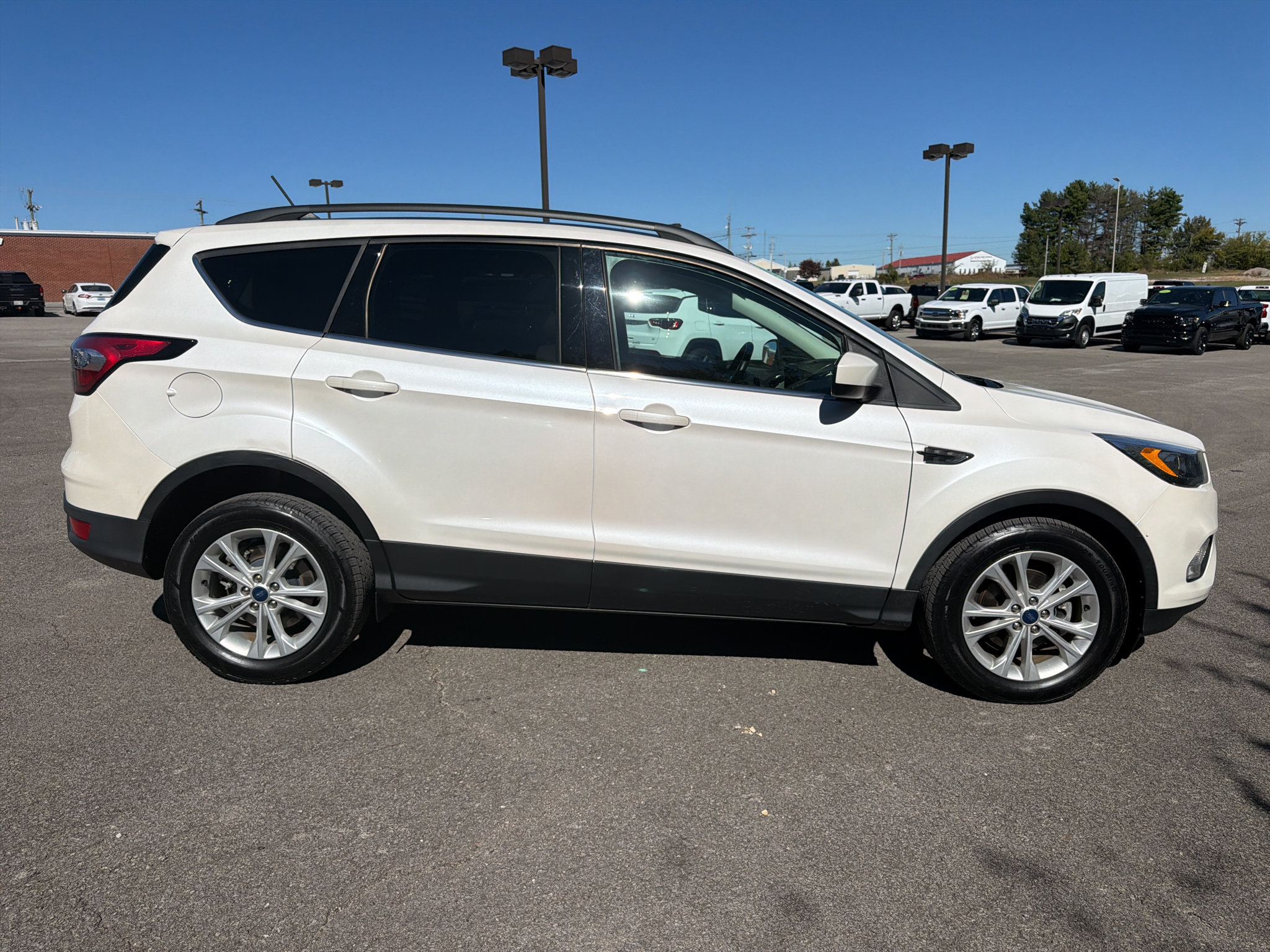 Used 2018 Ford Escape SEL w/ Ford Safe & Smart Package FWD image 4