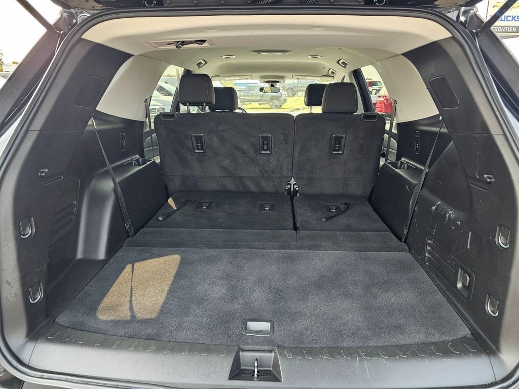 Used 2020 Chevrolet Traverse LS FWD image 15