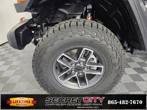 New 2025 Jeep Gladiator Mojave image 9