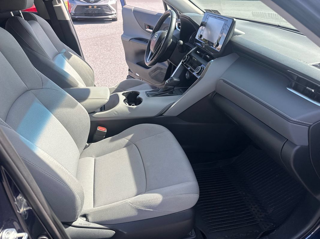 Used 2021 Toyota Venza LE AWD/4WD image 15