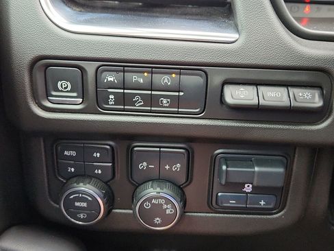 Used 2024 Chevrolet Tahoe High Country AWD/4WD image 17
