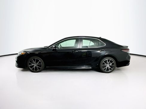 Used 2023 Toyota Camry SE FWD image 4