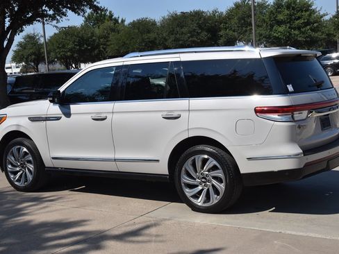 Certified 2024 Lincoln Navigator Premiere AWD/4WD image 11