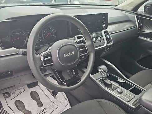 Used 2022 Kia Sorento LX FWD image 16