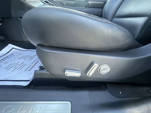 Used 2025 Lincoln Nautilus Premier w/ Jet Appearance Package image 18