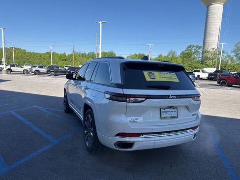 Used 2024 Jeep Grand Cherokee Overland w/ Luxury Tech Group IV AWD/4WD image 19