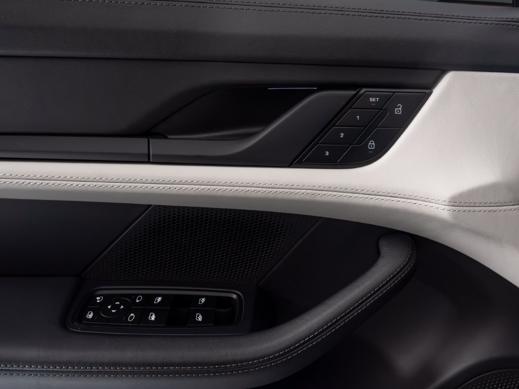 Certified 2023 Porsche Taycan 4S AWD/4WD image 20
