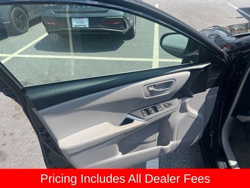 Used 2015 Toyota Camry LE FWD image 9