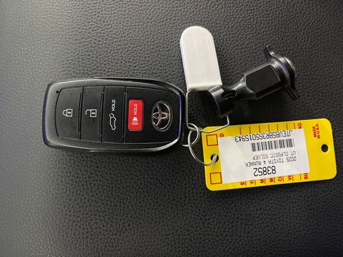 Certified 2025 Toyota 4Runner TRD Off-Road Premium AWD/4WD image 24