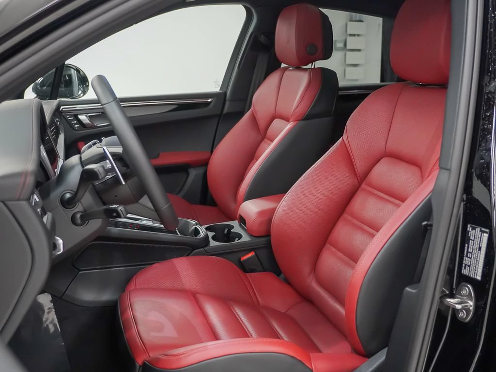 Certified 2026 Porsche Macan AWD/4WD image 5