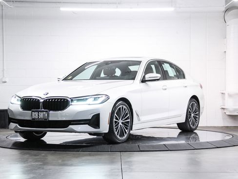 Certified 2023 BMW 530i w/ Premium Package RWD image 3