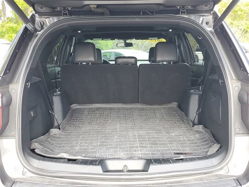 Used 2018 Ford Explorer XLT w/ Equipment Group 202A image 7