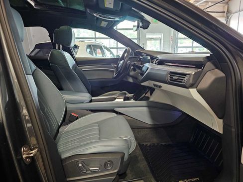Used 2023 Audi e-tron Prestige w/ Prestige Package AWD/4WD image 10