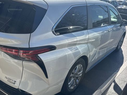 Used 2021 Toyota Sienna Platinum image 5
