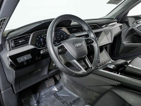 Used 2022 Audi e-tron Premium w/ Convenience Plus Package AWD/4WD image 4