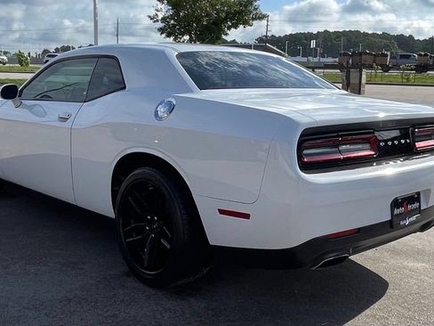 Used 2017 Dodge Challenger SXT RWD image 3