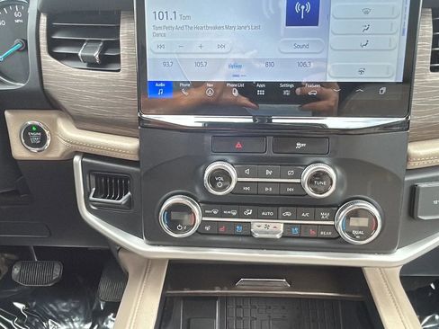 Used 2023 Ford Expedition Limited image 28