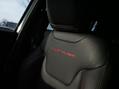 Used 2023 Jeep Renegade Trailhawk w/ Trailhawk Elite Group image 33