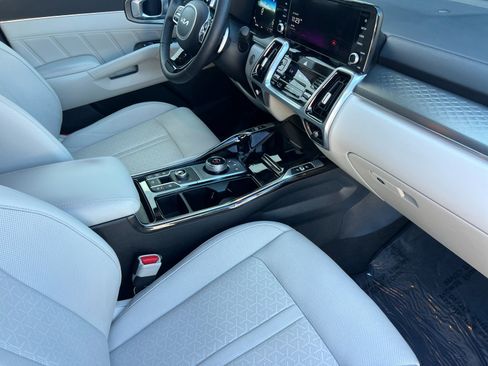 Certified 2023 Kia Sorento SX Prestige image 17