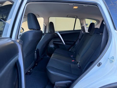 Used 2016 Toyota RAV4 LE image 9