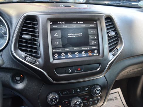 Used 2019 Jeep Cherokee Trailhawk w/ Comfort/Convenience Group AWD/4WD image 25