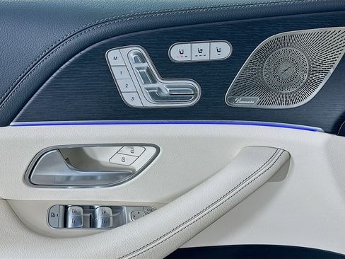 Certified 2025 Mercedes-Benz GLS 450 4MATIC image 23