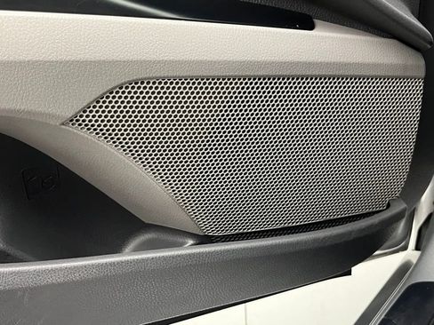 Used 2020 Toyota Camry XLE image 21