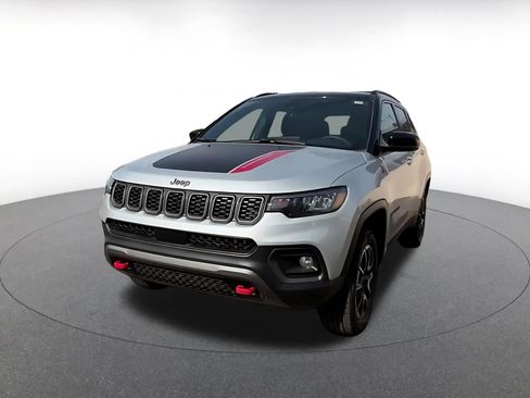Used 2025 Jeep Compass Trailhawk image 7