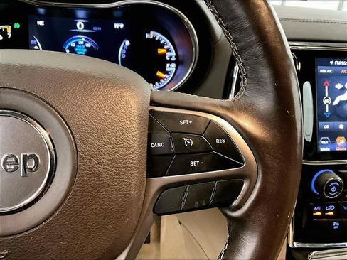 Used 2020 Jeep Grand Cherokee Overland AWD/4WD image 19